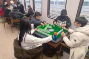 火车内设麻将桌？国铁西安局回应