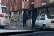 抓捕现场，民警迟迟没有上铐，只因为有一个小小的身影……
