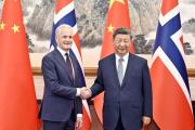 习近平会见挪威首相斯特勒