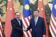 习近平会见马来西亚总理安瓦尔