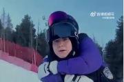 乌鲁木齐雪警救助游客