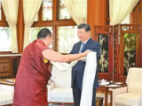 习近平接受班禅额尔德尼·确吉杰布拜见