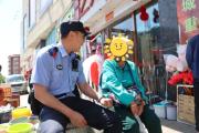 “唠嗑”式宣传 捂紧老年群体“钱袋子”