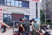 郑州航空港经济综合实验区滨河办事处“三资”中心联合祥云润庭社区开展防范非法集资宣传活动