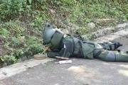 30公斤排爆服下的