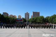 新疆伊犁州举行反恐维稳誓师大会