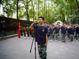 重庆广泛开展法治宣传与爱国主义教育，为学子送上珍贵的开学礼物