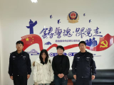 黑夜中予光、秋凉时送暖！面对无助的群众，他们用“警蓝”的热血担当，写下“为民”的生动注脚