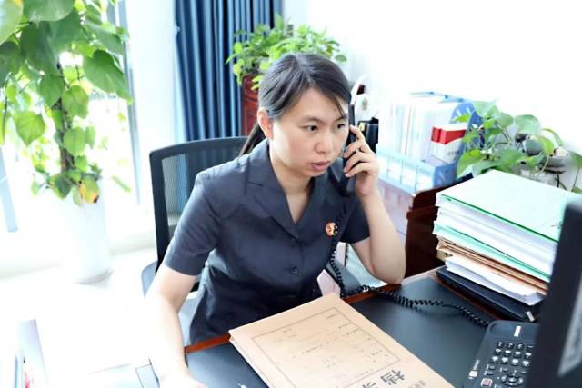 法官致电孩子母亲,询问治疗进展 法官致电孩子母亲,询问治疗进展