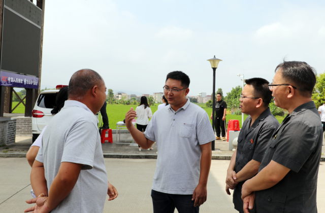 全国人大代表陈奭荣参与纠纷调解