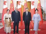习近平会见汤加国王图普六世