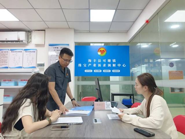 法官为当事人计算案款，促成双方调解