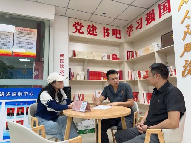 法官对当事人宣讲订立书面买卖合同，明确双方权利义务