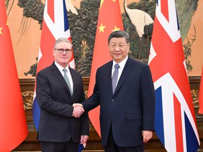 习近平会见英国首相斯塔默