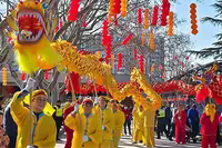 欢乐祥和庆新春 策马扬鞭加油干