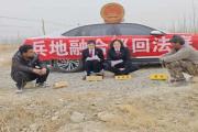 兵地法官联手进山，国徽一挂、席地而坐，这起“跑破鞋”案结了