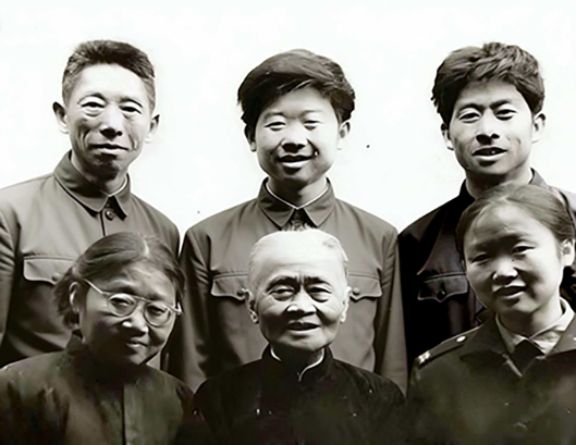 1783049883746515.jpg 青年合影.jpg