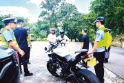 贵州交警重拳整治“飙车炸街”违法行为