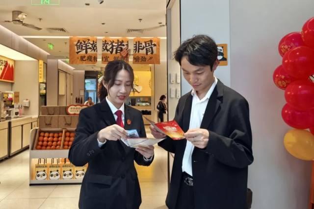 枫溪法院干警对美食商户开展普法